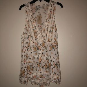 •Floral tank top